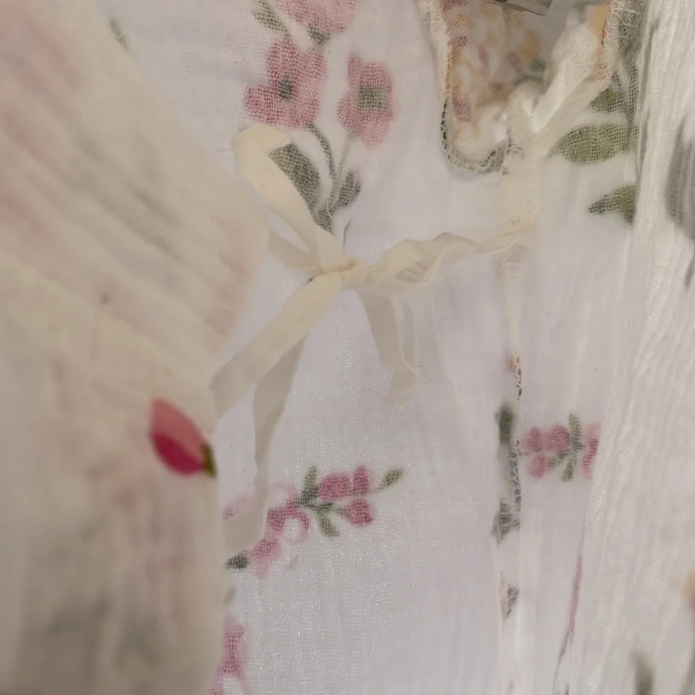 Chuya cream romper with pink flowers size 0-3 months side‎ tie sand snaps